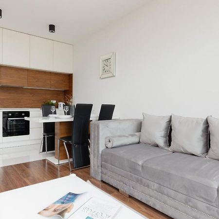 ורשה Glamorous Wilanow Apartment By Renters מראה חיצוני תמונה