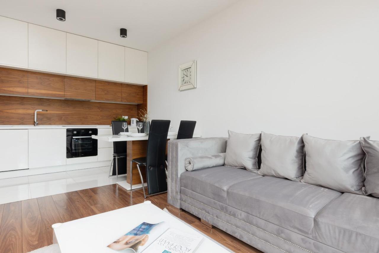 ורשה Glamorous Wilanow Apartment By Renters מראה חיצוני תמונה