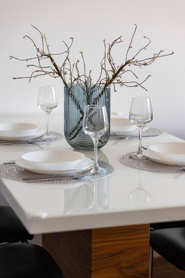 ורשה Glamorous Wilanow Apartment By Renters מראה חיצוני תמונה