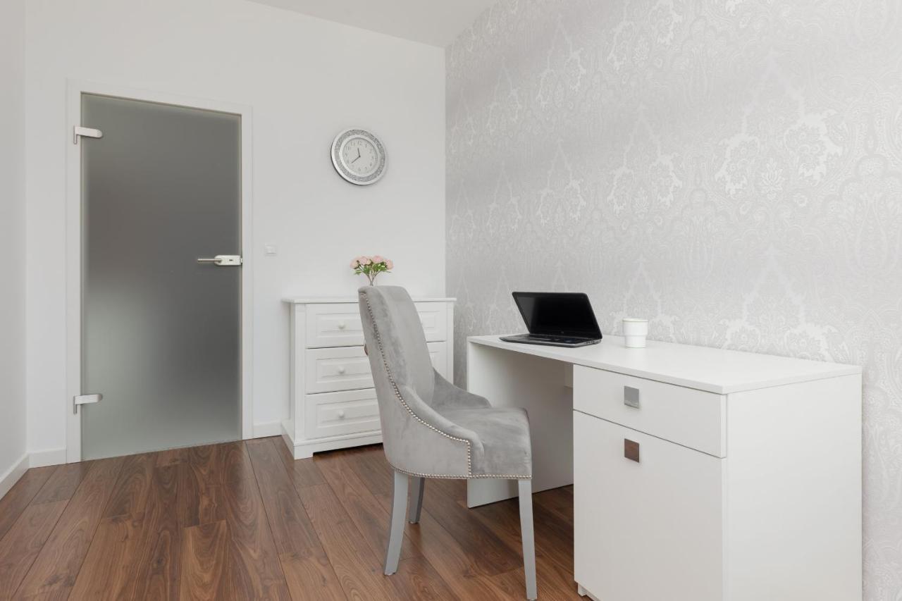 ורשה Glamorous Wilanow Apartment By Renters מראה חיצוני תמונה