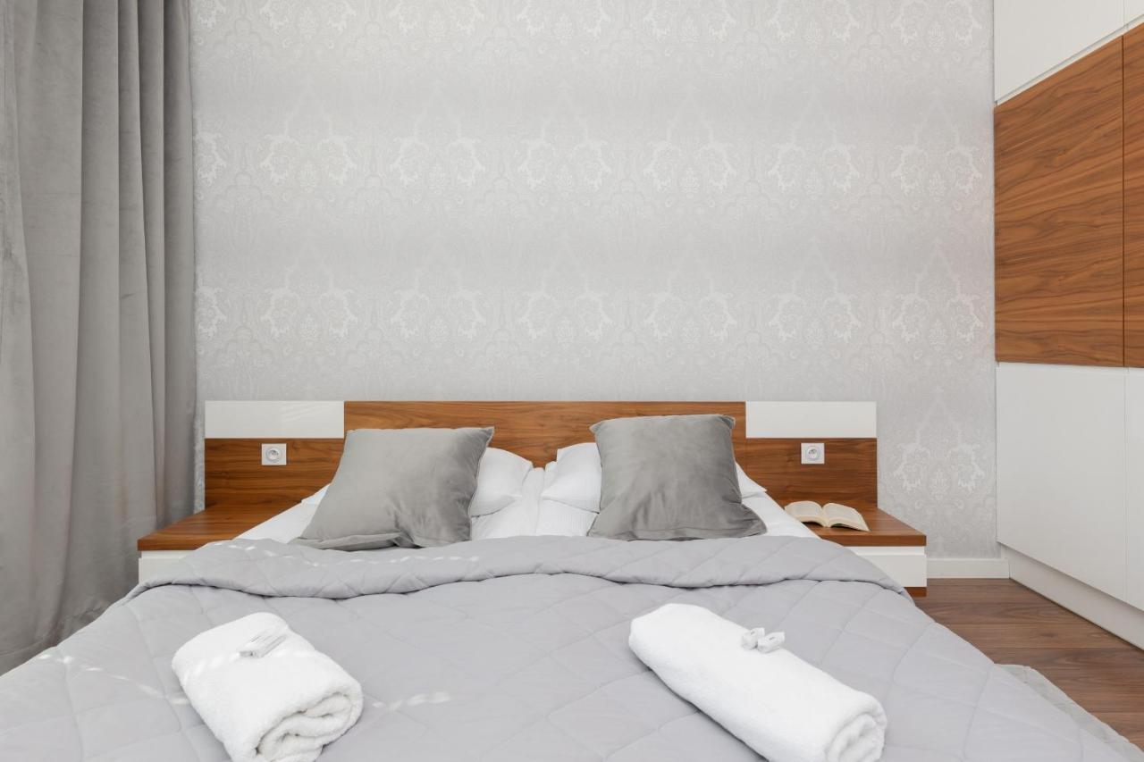 ורשה Glamorous Wilanow Apartment By Renters מראה חיצוני תמונה